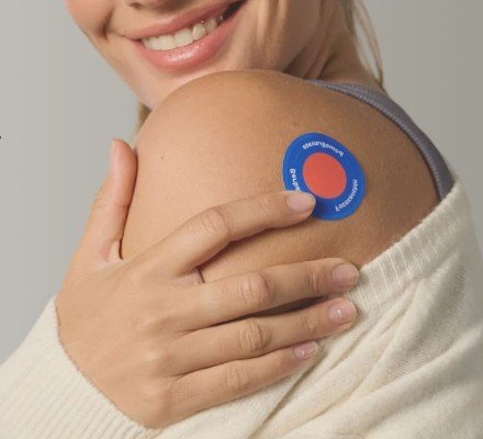 Purisaki berberine patch applied on shoulder for simple daily routine use